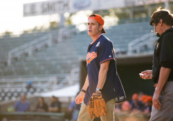 September 24, 2019: Senator Jay Costa participates in the 2019 Capitol All-Stars Legislative Softball Game to Benefit Hunger-Free PA and Feeding Pennsylvania.