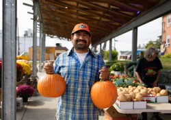 October 12, 2022: Senator Jay Costa Visits the Carrick Farmers Market