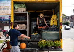 October 12, 2022: Senator Jay Costa Visits the Carrick Farmers Market