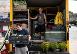 October 12, 2022: Senator Jay Costa Visits the Carrick Farmers Market