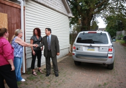 Agosto 27, 2015: Senator Costa and Representative Gainey Hold Diaper Drive for Center for Victims