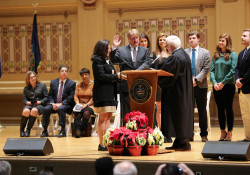 2 de enero de 2020: El senador Costa asiste a la ceremonia de investidura del ejecutivo del condado de Allegheny, Rich Fitzgerald.