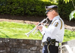 9 de mayo de 2022: El senador Costa asiste al 27º Servicio Conmemorativo Anual de la Orden Fraternal de Policía de Pensilvania en el Museo Estatal de Harrisburg.
