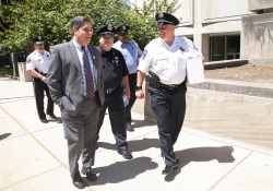 9 de mayo de 2022: El senador Costa asiste al 27º Servicio Conmemorativo Anual de la Orden Fraternal de Policía de Pensilvania en el Museo Estatal de Harrisburg.