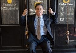October 19, 2018: Senator Jay Costa tours Fudge Farm as part of his "In the 43rd" tour.