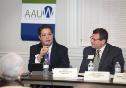 Marzo 8, 2016: Senator Jay Costa participated in a legislative forum hosted by the Fox Chapel Area branch of the American Association of University Women (AAUW).