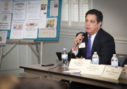 Marzo 8, 2016: Senator Jay Costa participated in a legislative forum hosted by the Fox Chapel Area branch of the American Association of University Women (AAUW).