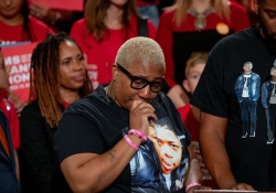 October 4, 2023: Senator Jay Costa joined colleagues and Moms Demand Action Executive Director Angela Ferrell-Zabala and Over 100 Gun Safety Advocates at Statehouse to Call for Action on Gun Safety During Annual Advocacy Day.