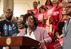 October 4, 2023: Senator Jay Costa joined colleagues and Moms Demand Action Executive Director Angela Ferrell-Zabala and Over 100 Gun Safety Advocates at Statehouse to Call for Action on Gun Safety During Annual Advocacy Day.