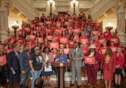 October 4, 2023: Senator Jay Costa joined colleagues and Moms Demand Action Executive Director Angela Ferrell-Zabala and Over 100 Gun Safety Advocates at Statehouse to Call for Action on Gun Safety During Annual Advocacy Day.