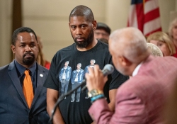 October 4, 2023: Senator Jay Costa joined colleagues and Moms Demand Action Executive Director Angela Ferrell-Zabala and Over 100 Gun Safety Advocates at Statehouse to Call for Action on Gun Safety During Annual Advocacy Day.