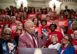 October 4, 2023: Senator Jay Costa joined colleagues and Moms Demand Action Executive Director Angela Ferrell-Zabala and Over 100 Gun Safety Advocates at Statehouse to Call for Action on Gun Safety During Annual Advocacy Day.