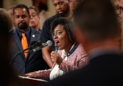 October 4, 2023: Senator Jay Costa joined colleagues and Moms Demand Action Executive Director Angela Ferrell-Zabala and Over 100 Gun Safety Advocates at Statehouse to Call for Action on Gun Safety During Annual Advocacy Day.