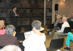 Abril 11, 2015: Senator Costa holds a townhall meeting in Oakmont.