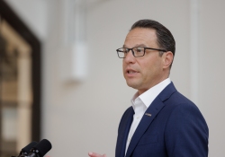 May 27, 2025: Governor Josh Shapiro and Department of Community and Economic Development (DCED) Secretary Rick Siger joined local leaders at the Space Institute at the University of Pittsburgh (Pitt) to highlight the Shapiro Administration’s commitment to fostering Pennsylvania’s innovation economy.