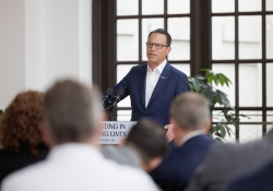 May 27, 2025: Governor Josh Shapiro and Department of Community and Economic Development (DCED) Secretary Rick Siger joined local leaders at the Space Institute at the University of Pittsburgh (Pitt) to highlight the Shapiro Administration’s commitment to fostering Pennsylvania’s innovation economy.