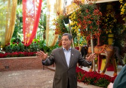 October 11, 2022: Senator Jay Costa visits the Phipps Conservatory.