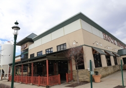Febrero 24, 2016: Sen. Costa Tours the Rock Bottom Restaurant &amp; Brewery in Pittsburgh.