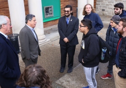 18 de noviembre de 2022: El senador Costa y el representante Frankel hablan a los estudiantes de la Universidad de Pittsburgh sobre las carreras en el servicio público.