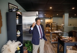 August 17, 2022: Senator Jay Costa visits the Cheese Queen in Pittsburgh.