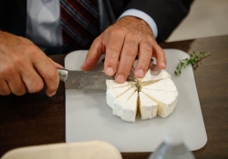 August 17, 2022: Senator Jay Costa visits the Cheese Queen in Pittsburgh.