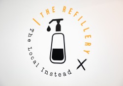 October 12, 2022: Senator Costa tours The Refillery.