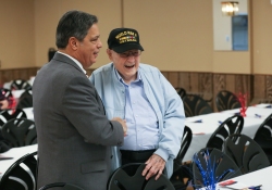 10 de noviembre de 2022: El Senador Jay Costa organiza el Almuerzo Anual de Veteranos.