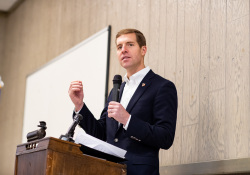 November 8, 2019: Senator Jay Costa hosts luncheon to honor veterans.