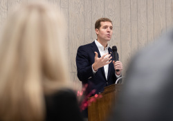 November 8, 2019: Senator Jay Costa hosts luncheon to honor veterans.