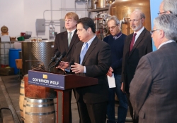 Marzo 10, 2016: Senator Costa spoke at a press conference at Wiggle Whiskey in the Strip District where Governor Wolf spoke about the executive order he signed that increased the minimum wage for state employees under his jurisdiction.