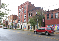 October 16, 2019: Sen. Costa joined Wilkinsburg Mayor Marita Garrett and local officials to discuss economic development efforts in downtown Wilkinsburg.