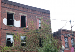 October 16, 2019: Sen. Costa joined Wilkinsburg Mayor Marita Garrett and local officials to discuss economic development efforts in downtown Wilkinsburg.