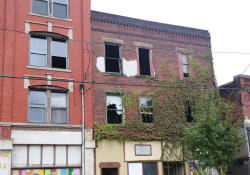 October 16, 2019: Sen. Costa joined Wilkinsburg Mayor Marita Garrett and local officials to discuss economic development efforts in downtown Wilkinsburg.