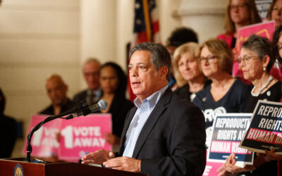 El senador estatal Jay Costa reafirma su compromiso con la FIV y la salud reproductiva